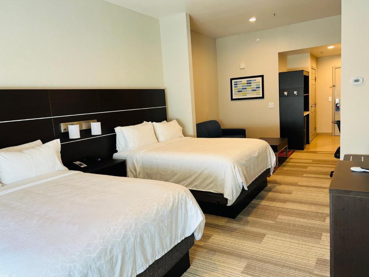 Express & By Ihg Salinas