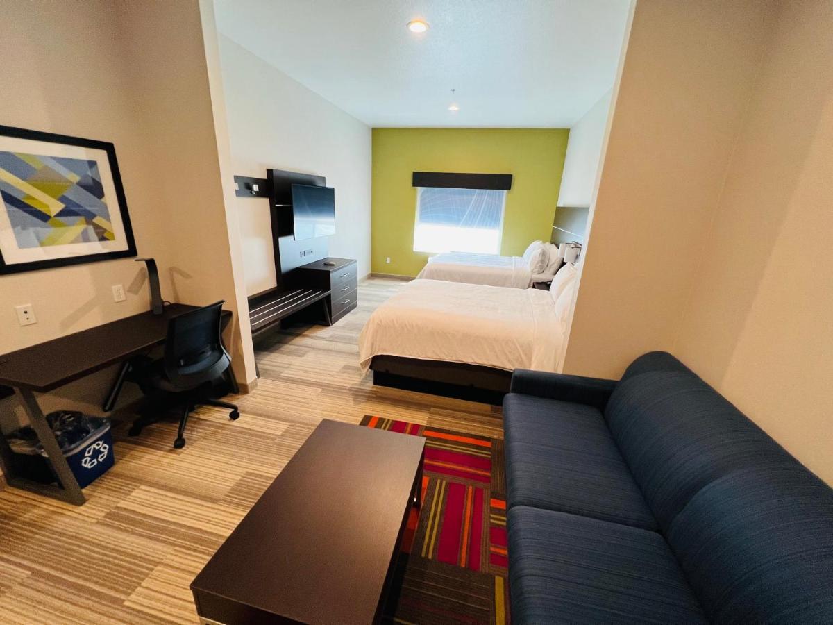 Express & By Ihg Salinas