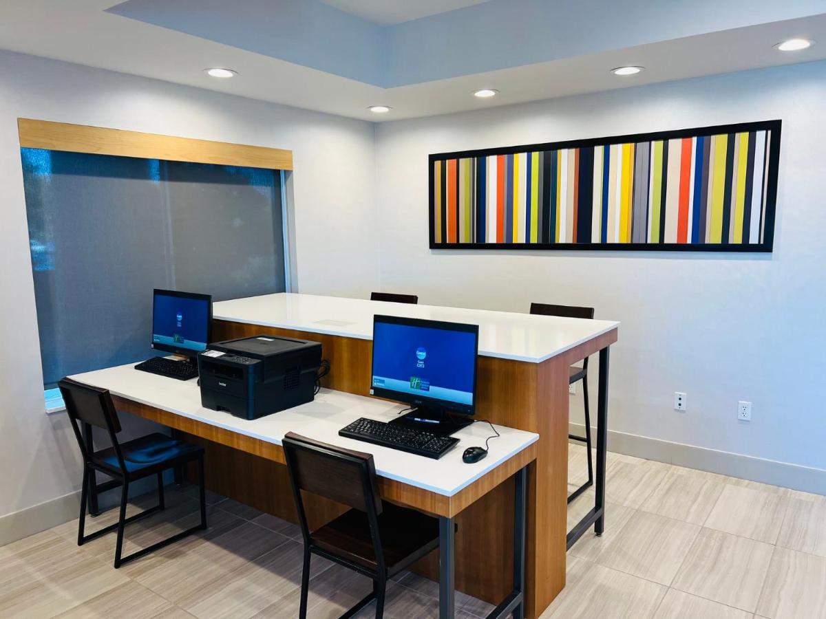Express & By Ihg Salinas